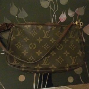 Louis Vuitton Pouchette